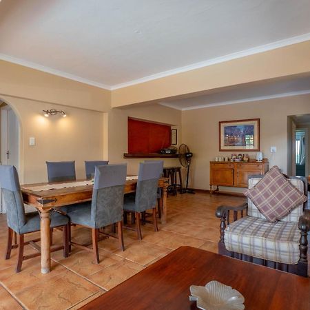 Glenashley Beach Accommodation - B&B And Backpackers Durban Buitenkant foto