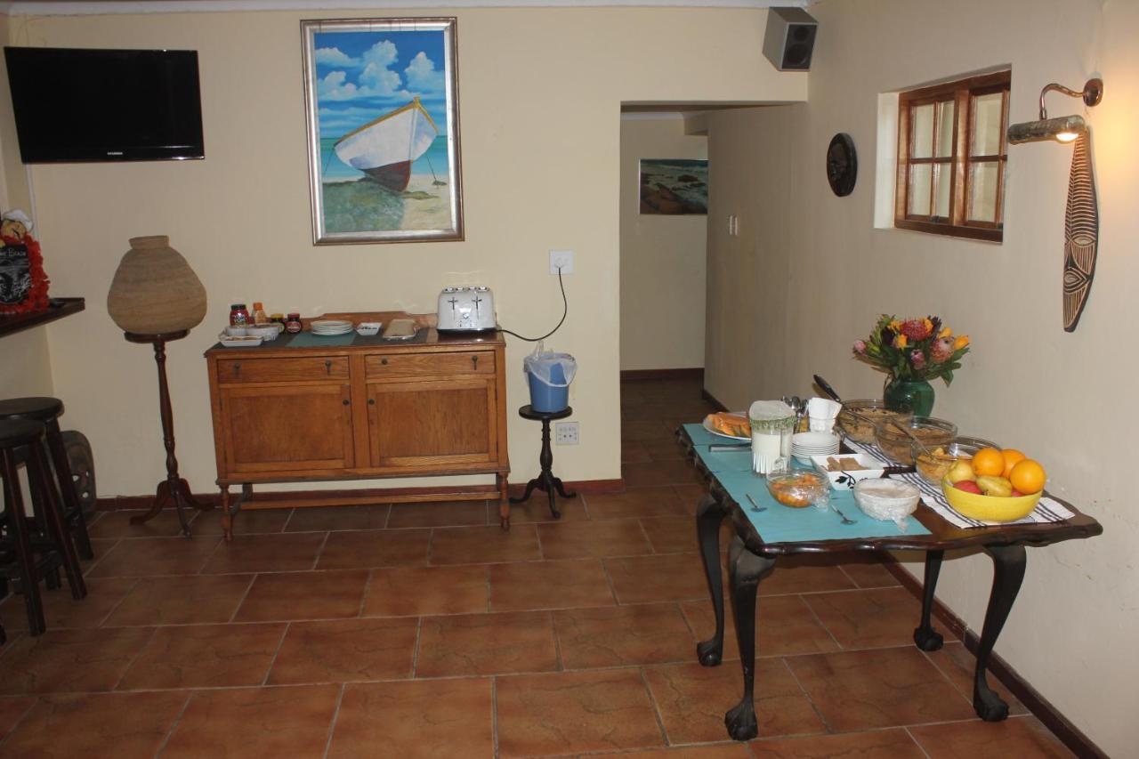 Glenashley Beach Accommodation - B&B And Backpackers Durban Buitenkant foto