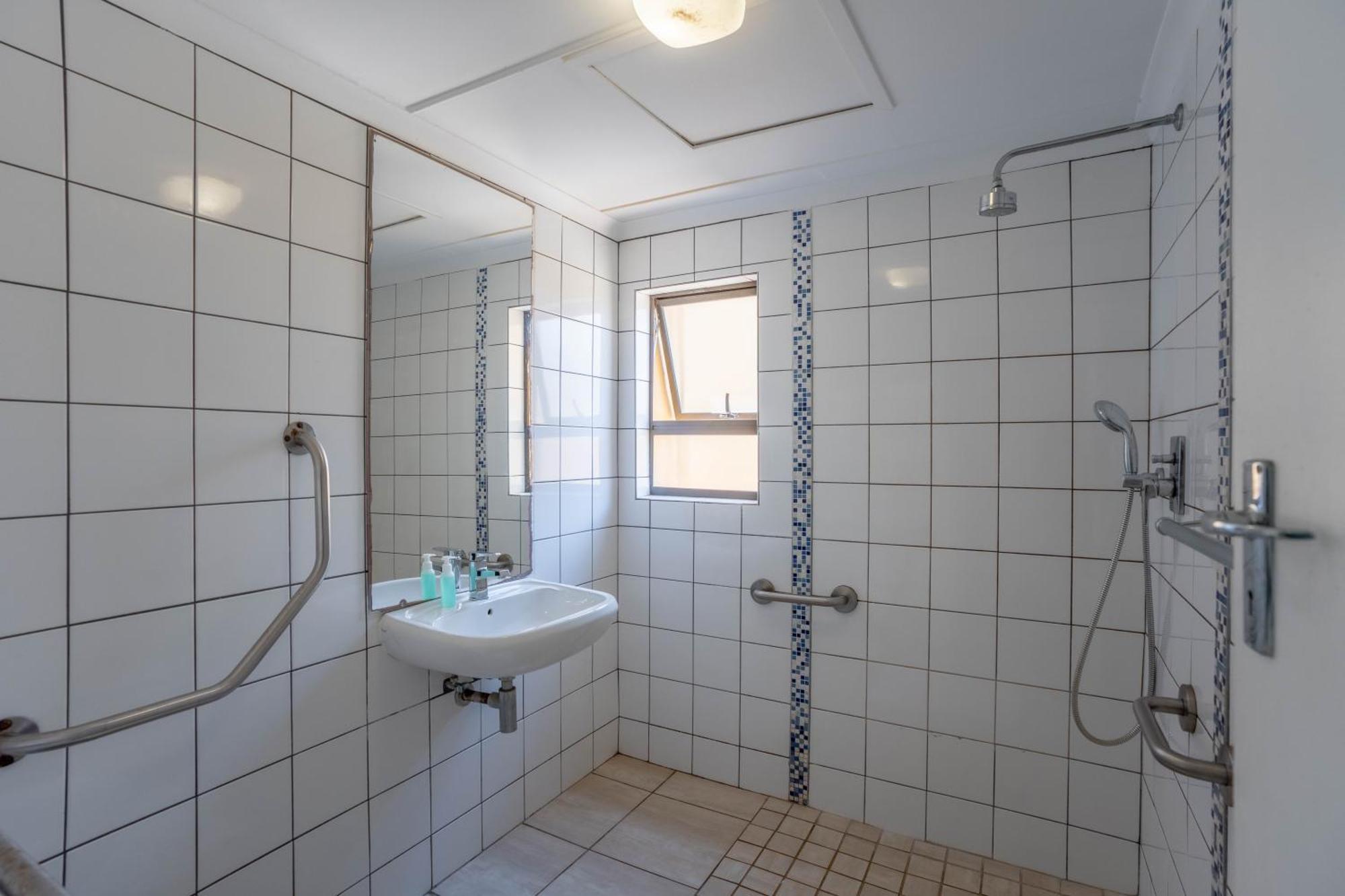 Glenashley Beach Accommodation - B&B And Backpackers Durban Buitenkant foto